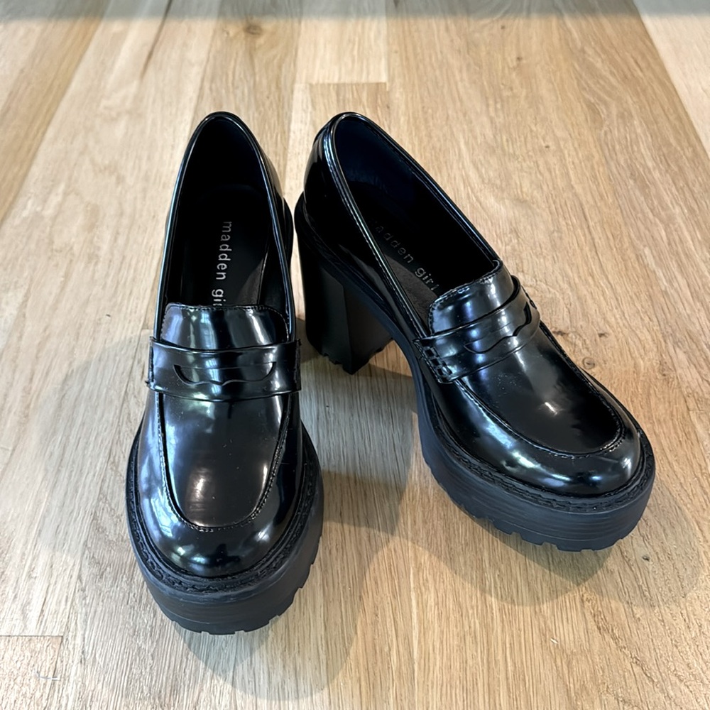 NWOT Madden Girl 6.5